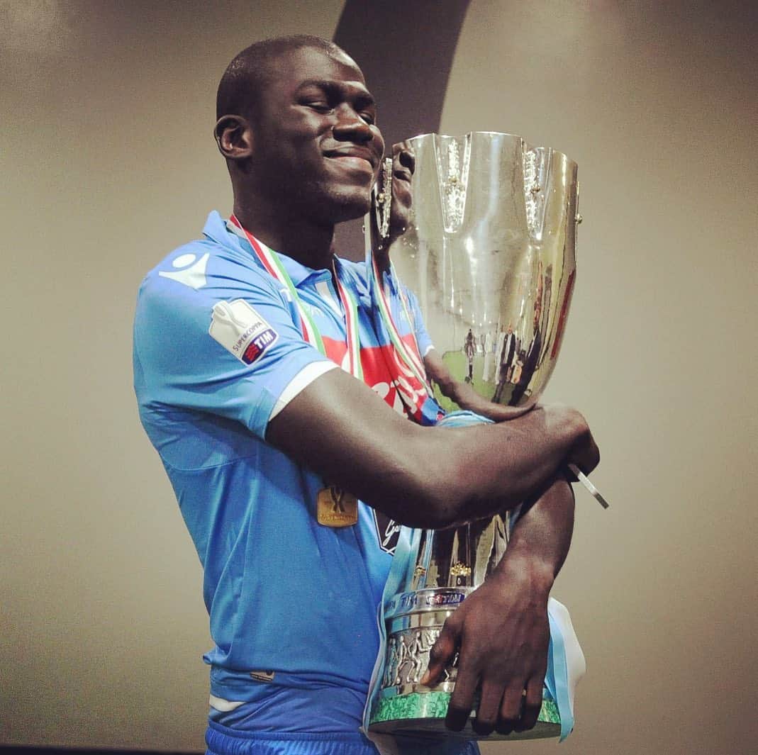 のインスタグラム：「2️⃣0️⃣1️⃣4️⃣ #OnThisDay 🏆 #SupercoppaItaliana 🇮🇹 #JuveNapoli ⚽️ #KK 💪🏿 #ForzaNapoliSempre 💙」