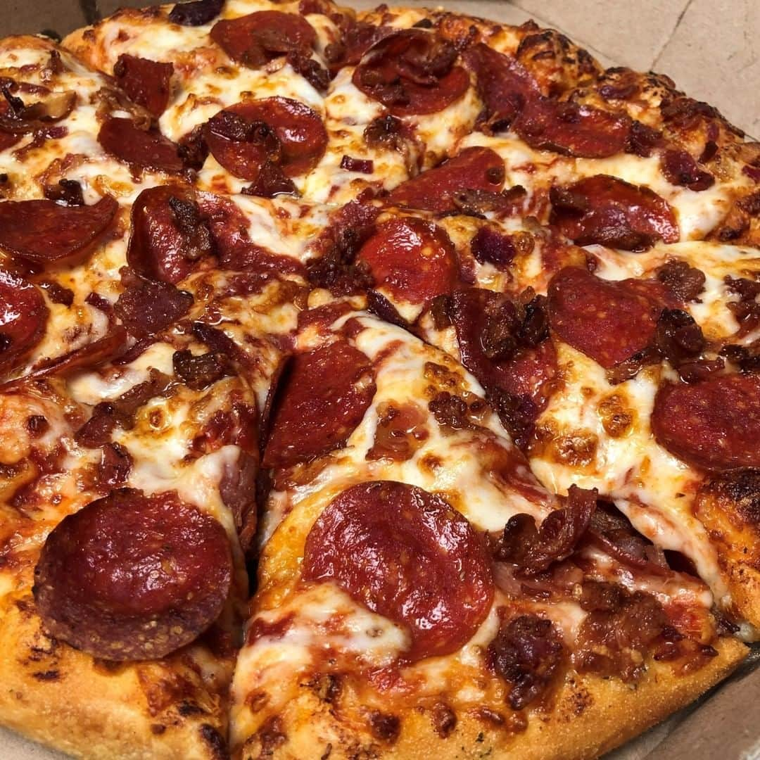 Domino's Pizzaさんのインスタグラム写真 - (Domino's PizzaInstagram)「Which pepperoni pair speaks to you: pep + bacon, pep + pineapple, or pep + ham?」12月23日 3時01分 - dominos