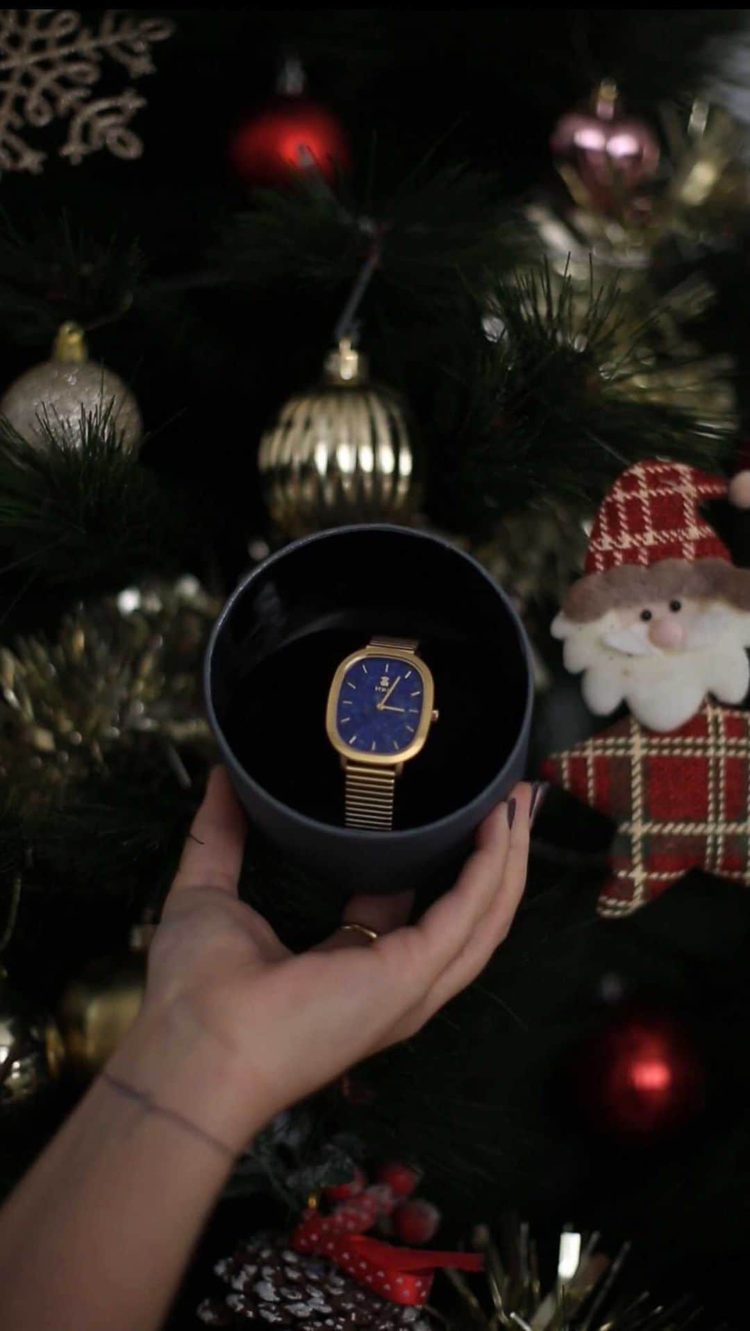 トウスのインスタグラム：「Do you already have your wish list for this Christmas? @myblueberrynightsblog shows us her Christmas favorites. #NormalChristmas #StayTender #TOUSJewelry」