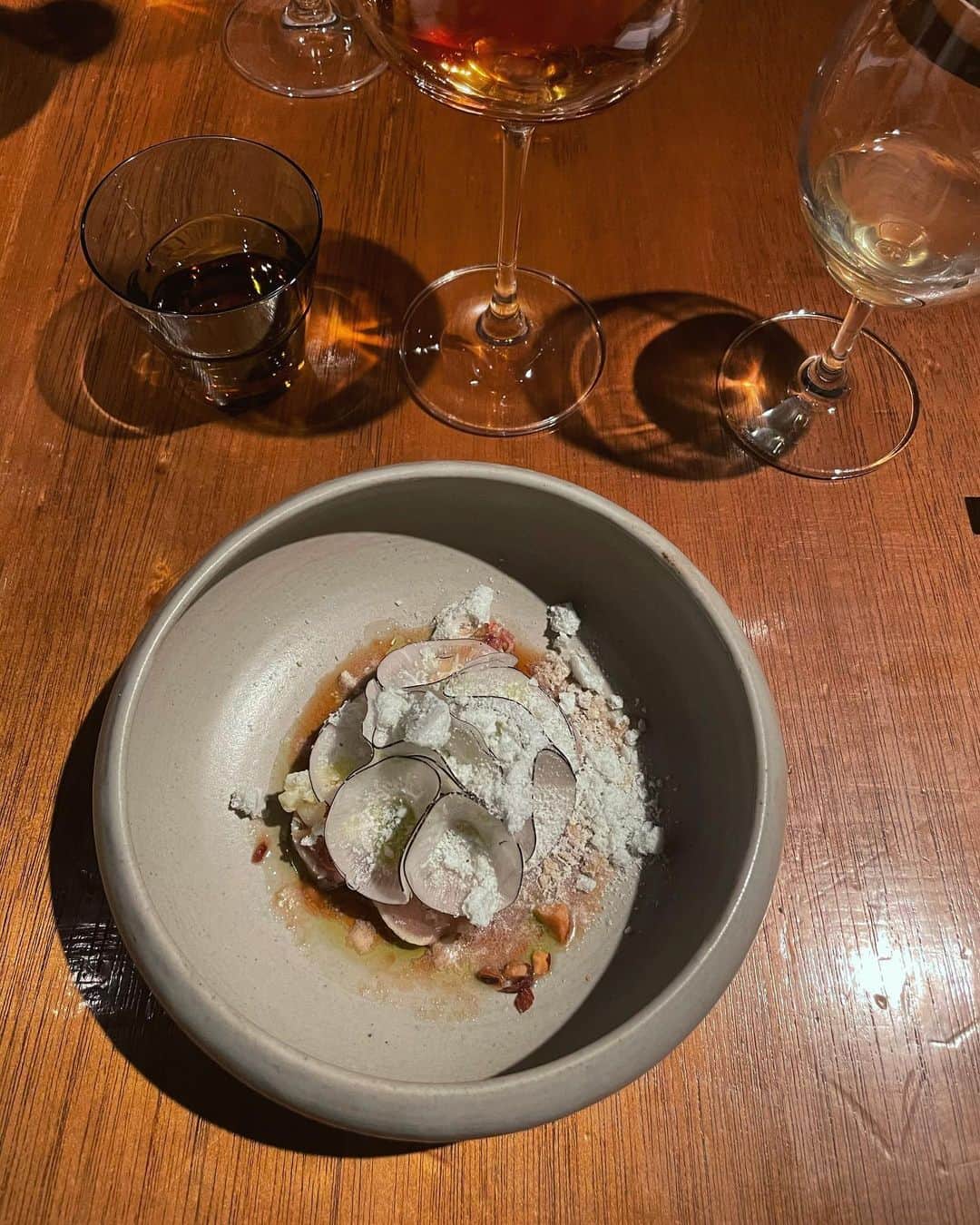芽朗さんのインスタグラム写真 - (芽朗Instagram)「歳をとることが年々楽しみになってる。有難うに溢れるのってすごく幸せなことだなぁ。🐟  お料理は勿論、今まで私が体験したワインのペアリングの中で一番美味しかった… 幸せ。 (コースで🍕を食べたのも初めて。素晴らしかった」12月22日 21時31分 - mellowfukushima