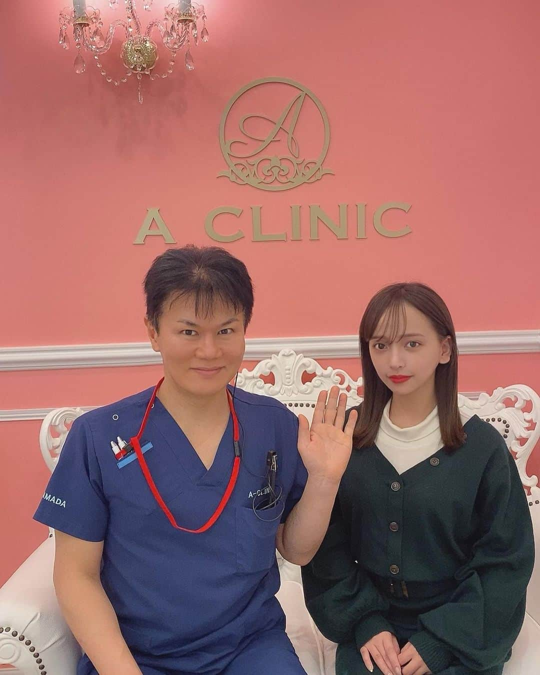 平尾優美花（ゆみちぃ）さんのインスタグラム写真 - (平尾優美花（ゆみちぃ）Instagram)「先日、#aclinic の #山田哲雄 先生  @a_clinic_ginza でAスレッドとエラボトックスやっていただきました🧖🏻‍♀️🤍  フェイスラインのもたつきと、右側だけ顔が大きくて気になってたので右だけにエラボトを。  顔がシュッとしてとっても嬉しい🥺💕 いつも効果に感動する🥺  先生もいつも優しくて院内も綺麗でずっと通ってるクリニックです。  肌管理系も色々やってみたいな〜🪄  #aスレッド #糸リフト #aclinic #aclinic銀座 #aclinic横浜 #aクリニック #美容 #小顔 #美肌 #リフトアップ #美容外科 #美容皮膚科 #美容クリニック #ボトックス #エラボトックス #ボトックス注射 #山田哲雄」12月22日 21時31分 - hirao_yumika