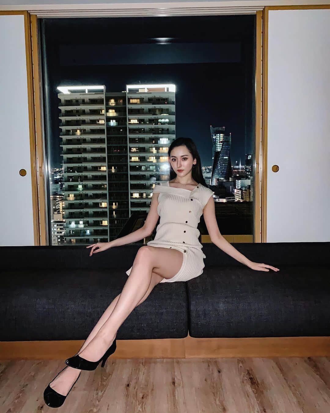 Chiharuのインスタグラム：「❤︎ ヒルトン名古屋、夜景綺麗だった🥰 . 久々にバチバチな写真撮った📸 ❤︎ #名古屋　#ホテル　#ヒルトン　#ヒルトン名古屋　#タビジョ #旅行 #旅行女子 #旅女子 #旅女 #旅行好きな人と繋がりたい #旅好きな人と繋がりたい #trip #travel #traveling #travelphotograpy #travelgram #instatravel #nagoya #hilton #hiltonhotel #hiltonnagoya #hotel #nightphotography #nightview」