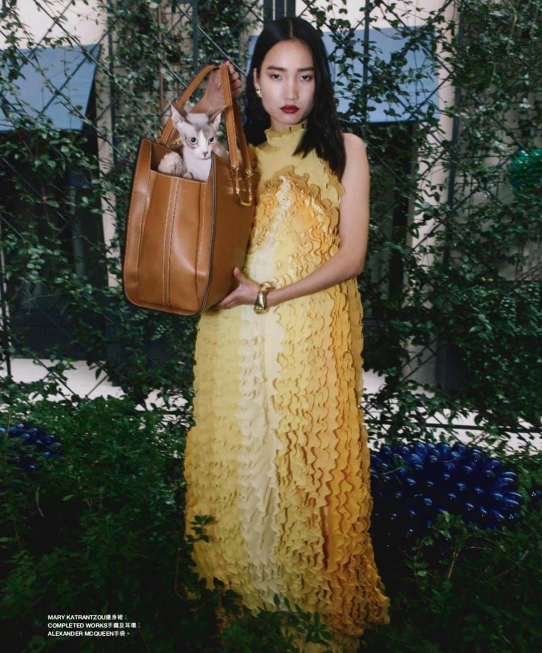 メアリーカトランズのインスタグラム：「And it was all yellow.. @harpersbazaarhk #marykatrantzou」