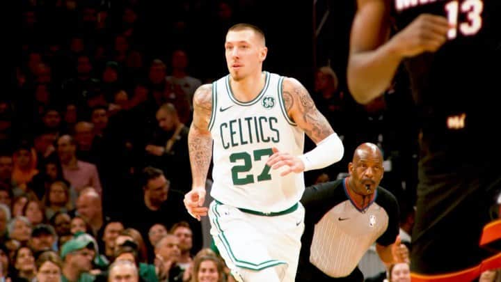 ジェローム・ボアテングのインスタグラム：「The @NBA is back! Can‘t wait for the tip off! 🔥🏀 who will win the Championship? #OnlyHere @nbaeurope #werbung」