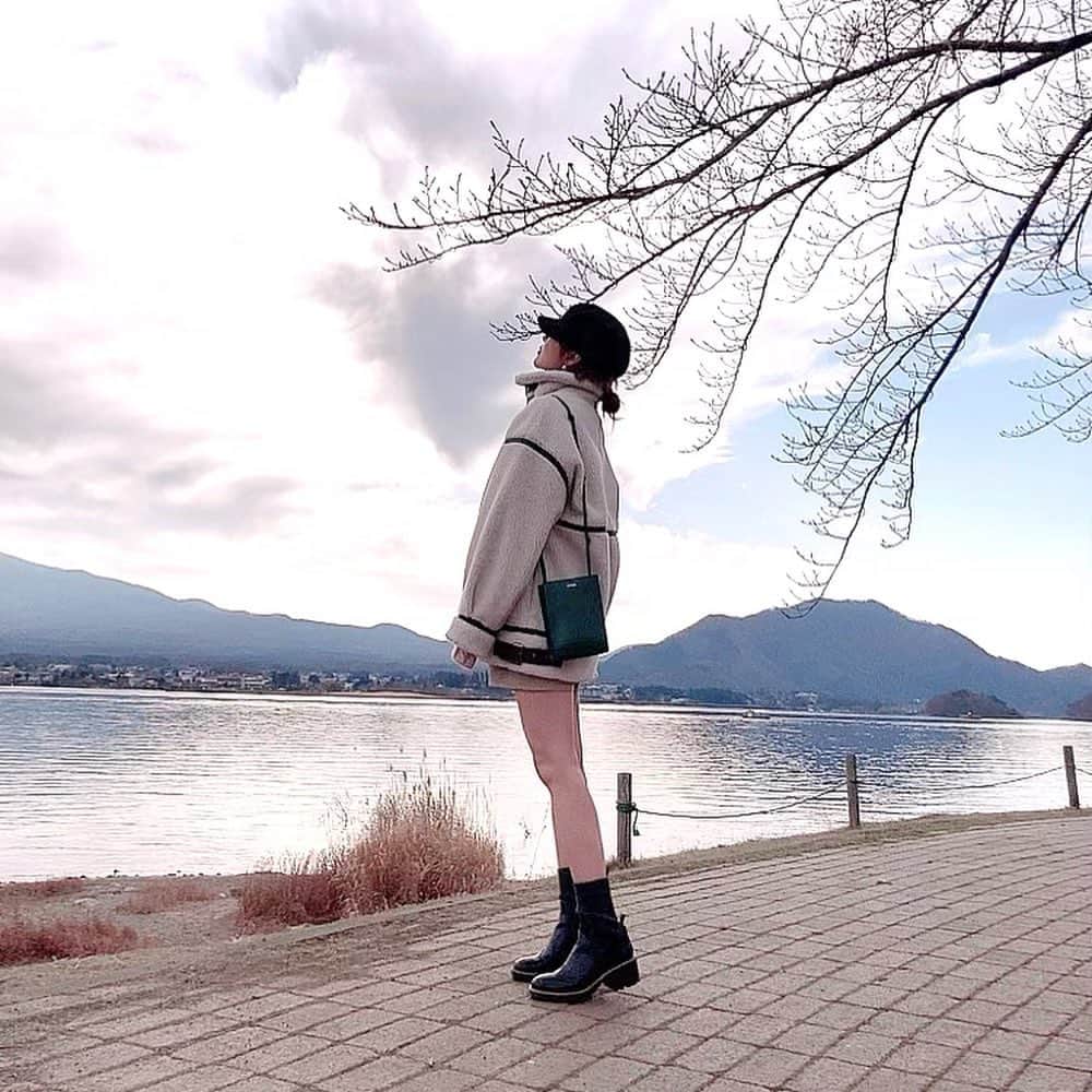 指原莉乃さんのインスタグラム写真 - (指原莉乃Instagram)「ちょっと前に富士山見に行きました。﻿ （という自分を撮りに行きました）﻿ ﻿ #同じブーツと同じバッグしか持っていません」12月22日 21時41分 - 345insta