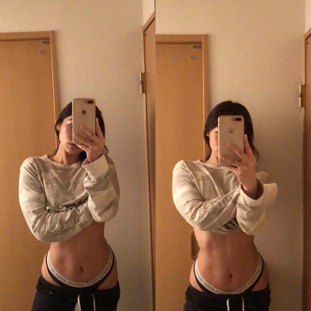のインスタグラム：「🔑   #asamiの支えいい言葉シリーズ   • •  ■ごきげん■ いつでも、ごきげん  →いつでも、機嫌がいい人なんているのでしょうか？また、そういった境地に行くことが、良くて正しいことなのでしょうか？人間の感情には喜怒哀楽があり、喜びや楽しさを感じている時は機嫌よくいられますが、哀しい時や怒っている時にご機嫌になれと言われても、無理な相談だと思います。喜怒哀楽の感情は、そのまま素直に発現した方が、精神衛生上も良く、また人間らしく生きれるのではないでしょうか。無理に自分の感情を押し殺してまで、自分に機嫌をとることはないと思います。しかし、不機嫌な状況よりもご機嫌な状態をより多く持った方がいいのも事実です。理想は、不機嫌な状況に陥っても、いつまでも引きずらずに、なるべく早く脱出することで、周囲から見たらいつもご機嫌な感じでいる人だなと思ってもらえる人になることではないでしょうか。不機嫌になっても、より早くご機嫌な状態に変化できる技術（生き方や考え方）を持てば、不動心を持っているような人に見えると思います。自分の気持ちに対する素直さと、変化すべき時の素早さの両方をバランスよく身に着けてご機嫌な時間を少しでも増やしていきましょう！　  ・ ・  私の2020年の目標(決め事)は、 『喜怒哀楽の「怒」を捨てること』だったんですが、あまり怒る事はなかったというか、怒らなくなったのか、真剣にやりたいものとそうでないものがはっきりしているから、感情をコントロールできるようになったのか。 すごくポジティブに言ってるし、解釈してるけど、 「怒ること」って歳を重ねるごとに無くなってきてるのかな。  私にとっては大きな変化があった2020年だったし、これからも進化しながら成長していきたいと思います！  オンラインレッスンは12/30までやってますので、 年末お休みになって暇だな〜って方はぜひ、30分だけ一緒に体を動かしてスッキリしましょう😊  #ラグリーフィットネスbyasami #ラグリーフィットネスインストラクター #ラグリーフィットネスjp #ラグリーフィットネスジャパン#ワークアウトコミュニティjp #オンラインレッスン#lagreefitnessinjapan #家トレ#モチベーション　#staystrongphysicallyandmentally #beyourownmotivation #beyourownkindofbeautiful #beyourself #staypositive」