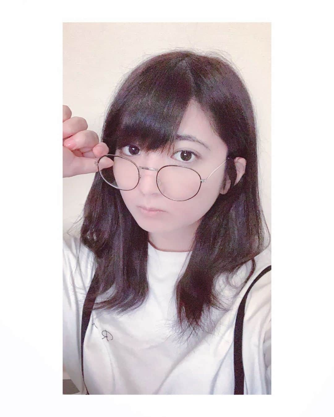 梨亜さんのインスタグラム写真 - (梨亜Instagram)「Which do you like？  ゴミついてるの気づかなかった！ #メガネ女子 #男装 #黒髪 #茶髪」12月22日 21時43分 - leah_0626