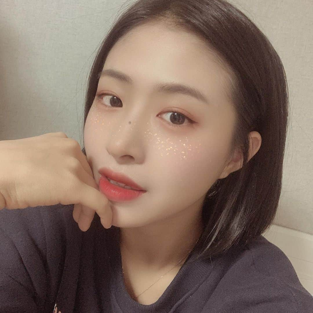 チェウォンさんのインスタグラム写真 - (チェウォンInstagram)「집에서😚」12月22日 21時45分 - chaeni_0824