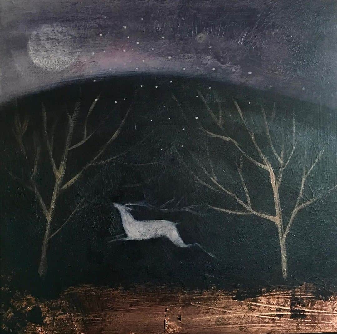 パリス・マイケル・キャサリン・ジャクソンのインスタグラム：「"the winter solstice has always been special to me as a barren darkness that gives birth to a verdant future beyond imagination, a time of pain and withdrawal that produces something joyfully inconceivable, like a monarch butterfly masterfully extracting itself from the confines of its cocoon, bursting forth into unexpected glory." — gary zukav  ~art by catherine hyde~」