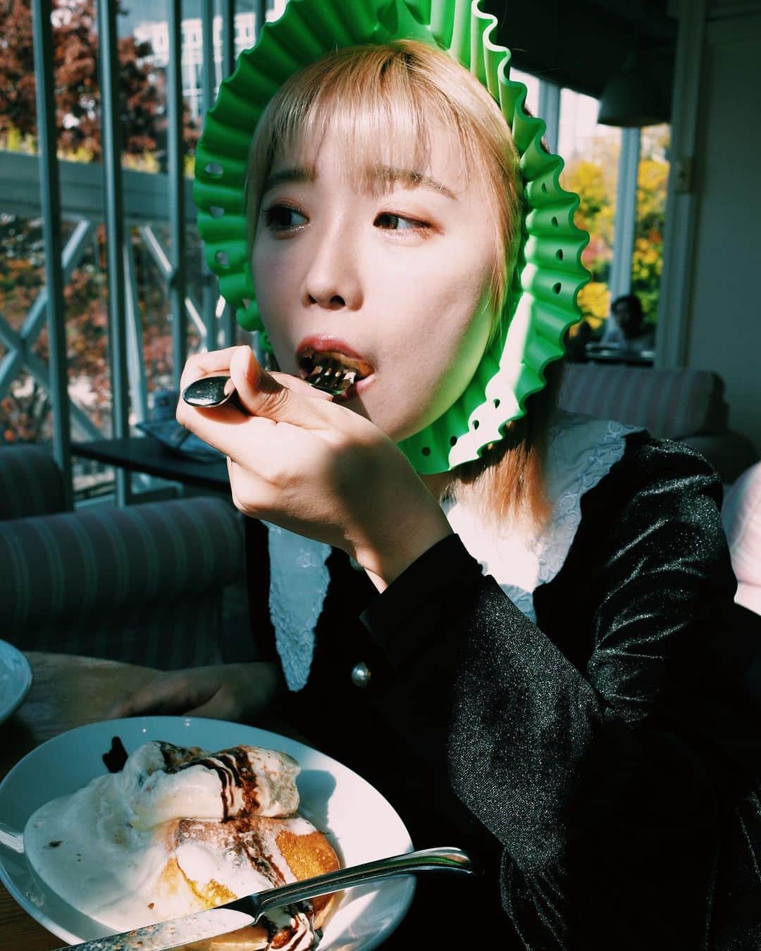 のインスタグラム：「. . . お雑煮を食べました。 . . model..リンネ . . #トヲルplus  #シャンプーハット #シャワーハット #顔ハメ撮り #顔ハメ #顔ハメパネル」