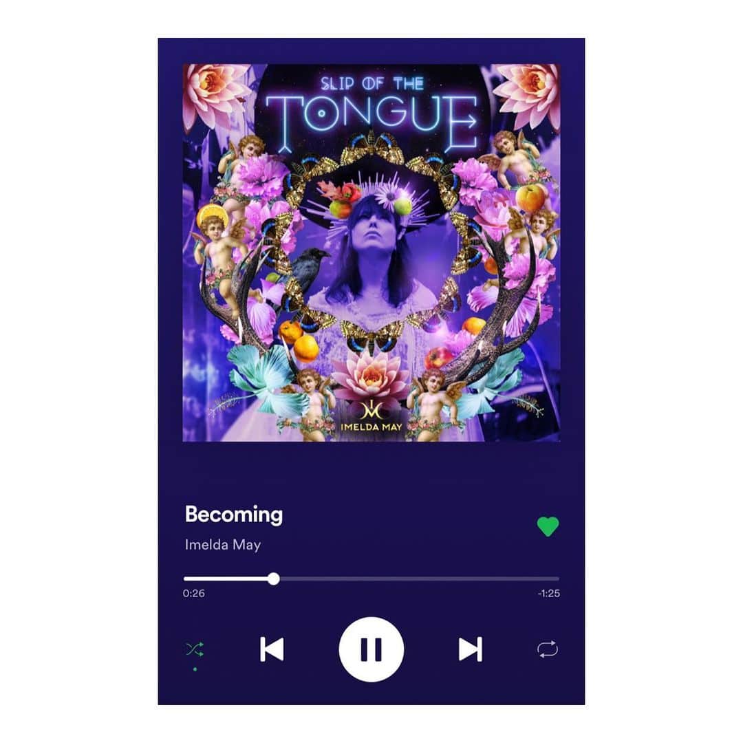エヴァ・グリーンのインスタグラム：「I love this artist  @imeldaofficial and especially this piece - “Becoming “- so empowering ! 💙」