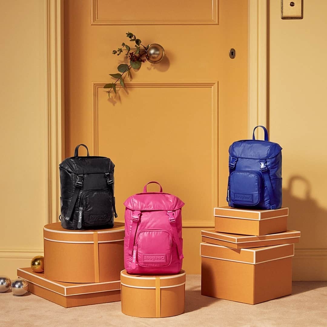 デシグアルのインスタグラム：「Have you already got all your Christmas gifts? Choose these backpacks, if you’re looking for an original present.  #ContactlessGifts」