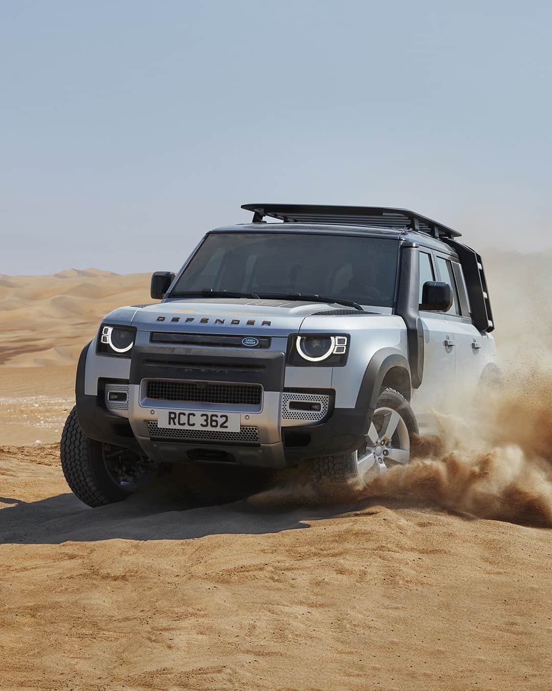 ゼニスのインスタグラム：「#LandRover: Zenith and Land Rover's partnership has gone all-terrain and off the beaten path this year with the latest generation of the Defender.」