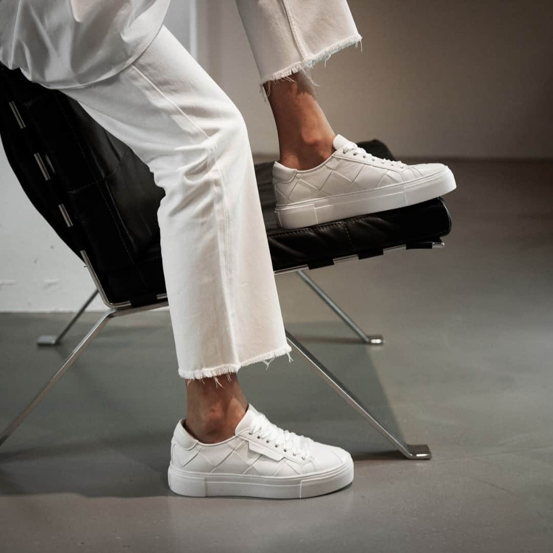 ケンネル&シュメンガーさんのインスタグラム写真 - (ケンネル&シュメンガーInstagram)「all white big woven sneaker. so in love. 😍 #kennelundschmenger #newseason #sneakerlove #wovenleather #firstspringstyles #newcollection」12月22日 22時01分 - kennelundschmenger