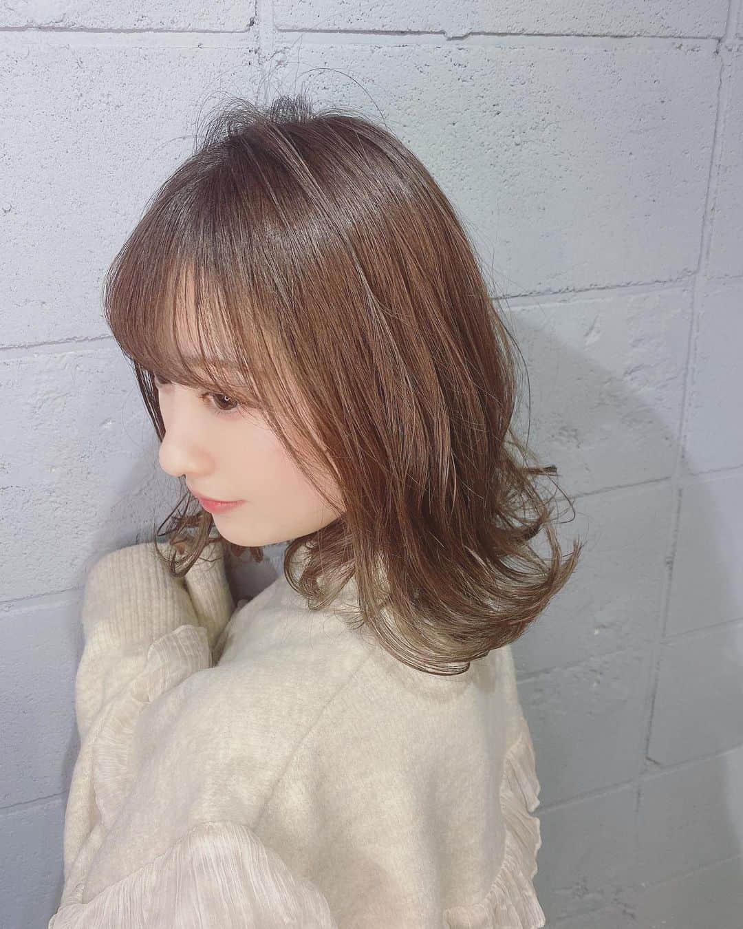 小桃音まいのインスタグラム：「✂︎. . こないだ美容院に行ってきました❤︎. . かわいくセットしてもらったよ〜. ふわふわのとぅゅんとぅゅん🐩. .」