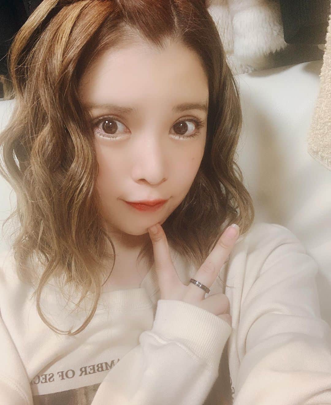 坂口杏里のインスタグラム：「SLOW番号  0332008522  なにかあればこちらに💁‍♀️ お電話くだちゃい！  飲むかー💁‍♀️💁‍♀️💁‍♀️🙈🙈」