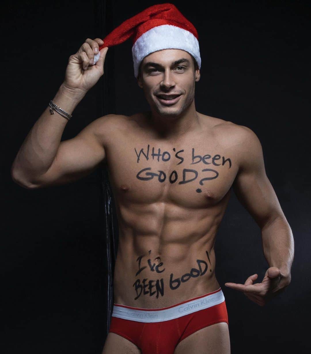 アンドレア・デンバーのインスタグラム：「What did you ask Santa Claus this year? Che cosa avete chiesto a babbo natale quest anno? 🎄🎅🏻 🎁 #andreadenversantaclaus #christmas」