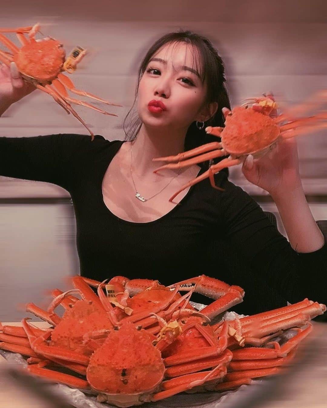 秋本鈴果のインスタグラム：「載せる写真がないからとりあえずwith🦀載せとく🦀🦀🦀🦀 . .  #me#my#selca#‪make#cosme#ootd#fashion#gyda#photo#follow#followme#instalike#instagood#trip#美容#美容院#サロン#カラコン#おうちごはん #おうち時間 #いいね返し#ダイエット#くびれ作り #モデル#グラビア#ファッション#ライブ配信#pococha#フォロミー#かに祭り」