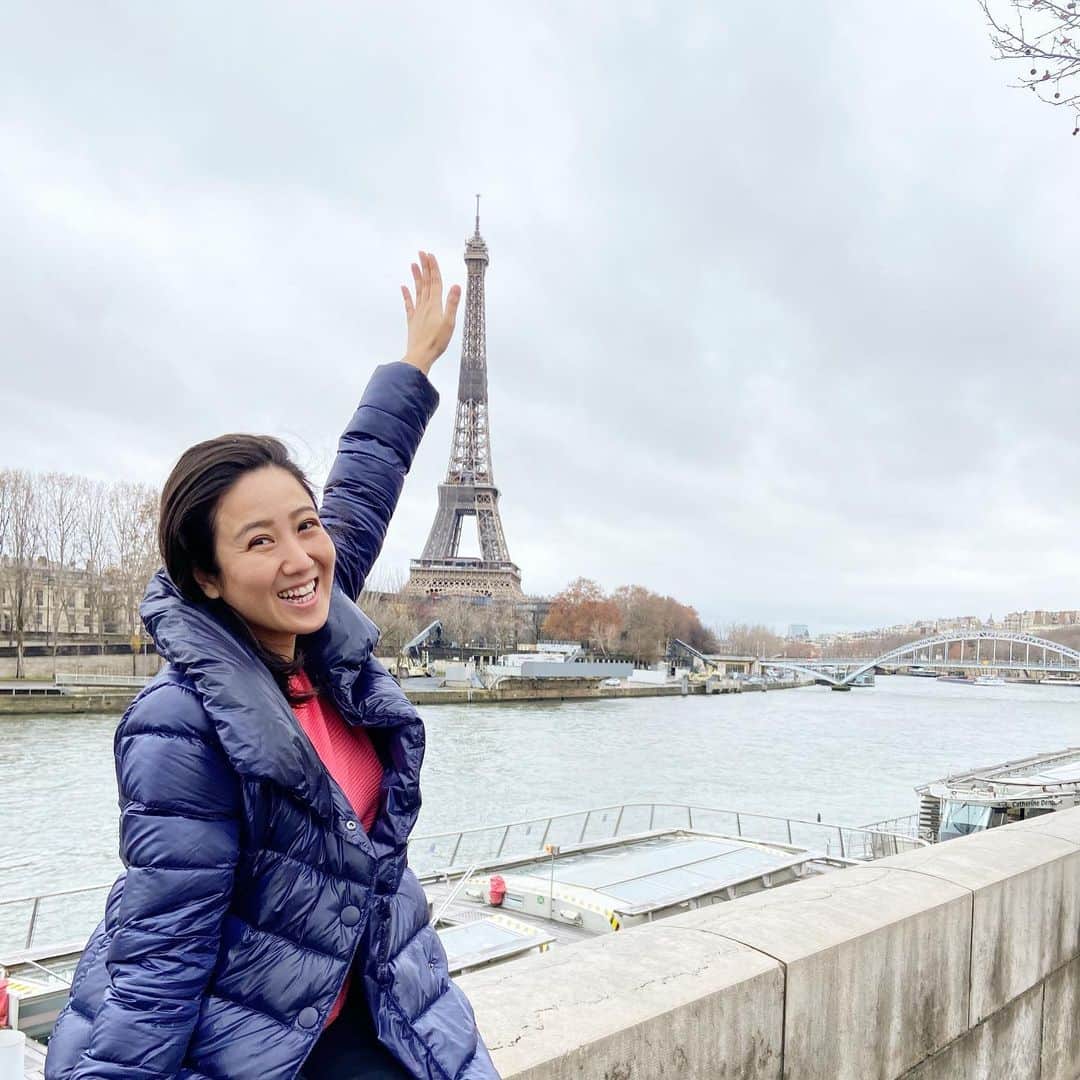 荒尾茉紀のインスタグラム：「フランス🇫🇷と言えば…‼️初めて生で見るエッフェル塔✨パリの街並みはとってもオシャレ🎶  ちなみに、何の検査もなくマルタから入国することができました（日本からでも条件同じ）✈️レストランはぜーんぶ閉まってるけど（笑）テイクアウトはできます😊👍  #フランス #france #パリ #paris #エッフェル塔 #eiffel」