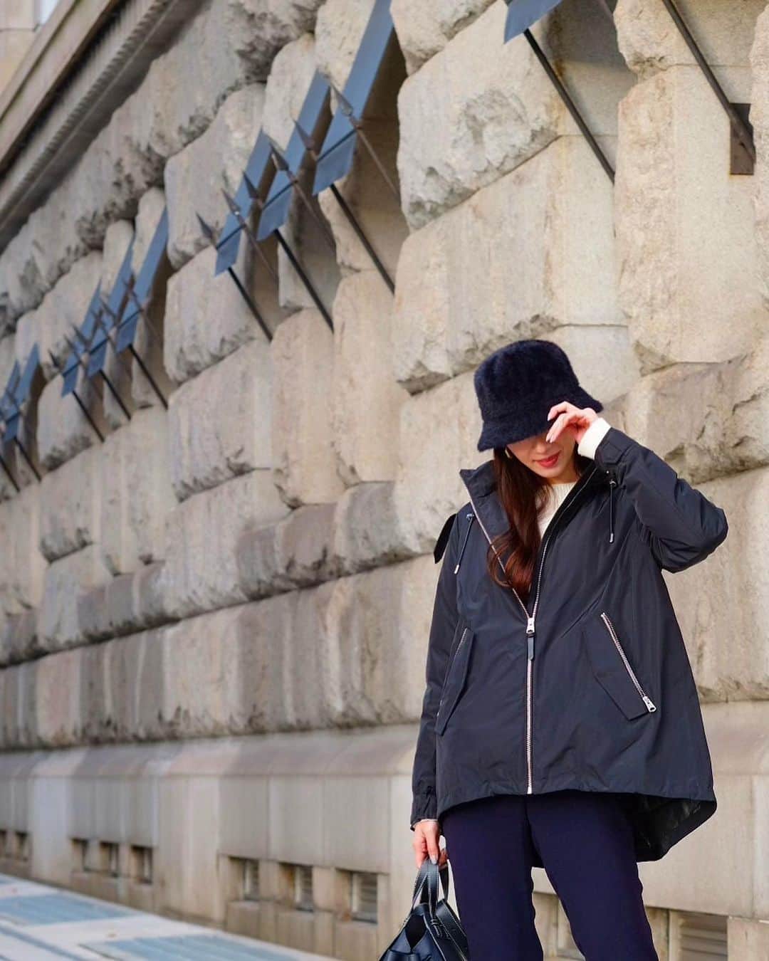 湯浅喬子のインスタグラム：「🖤 @mackage  軽くてサラッと着れるからお気に入り😍  こんなダウン探してた🥺🖤  23日〜31日まで阪急うめだ本店にて pop upが開催されるそうです✨❤️  #mackage #マッカージュ #ダウンジャケット」