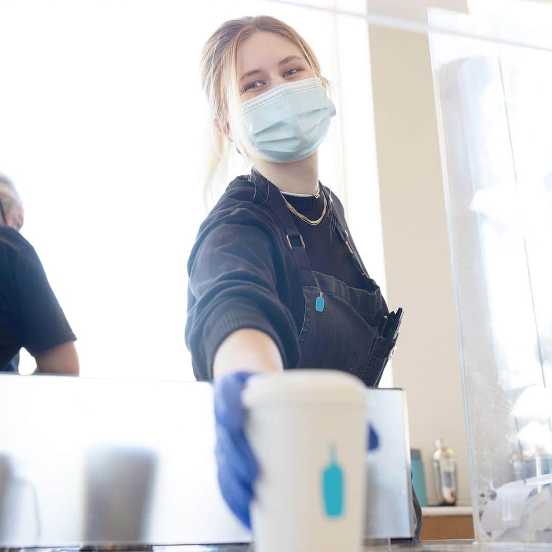 Blue Bottle Coffeeさんのインスタグラム写真 - (Blue Bottle CoffeeInstagram)「As we look back on 2020, we want to close out the year with gratitude, first and foremost to the baristas and production team who roast, pack, and brew your coffee with craft and care. If you’re so inclined, share a note to your favorite barista or other Blue Bottle team member in the comments or use the hashtag #💙WithGratitude. ⁠」12月22日 23時02分 - bluebottle