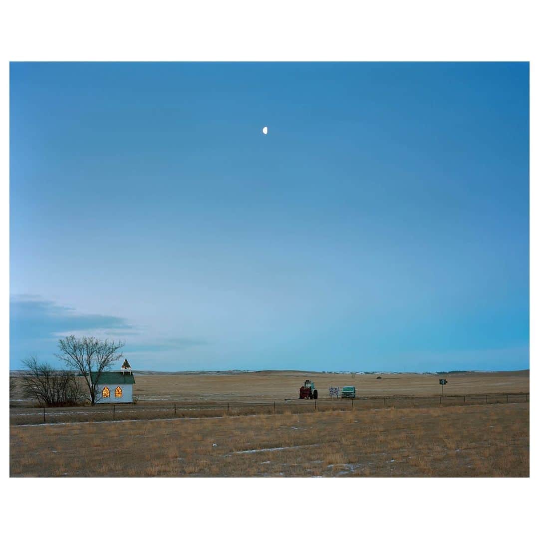Magnum Photosさんのインスタグラム写真 - (Magnum PhotosInstagram)「"Just about anyone who ever picks up a camera quickly points it at the moon" - Alec Soth, @littlebrownmushroom⁠ .⁠ As winter solstice nears, we present a gallery of photographs illuminated by the moon. ⁠ See more images at the link at bio.⁠ .⁠ PHOTO: Watertown, South Dakota. USA. February 2008.⁠ .⁠ © Alec Soth, @littlebrownmushroom/#MagnumPhotos」12月22日 23時02分 - magnumphotos
