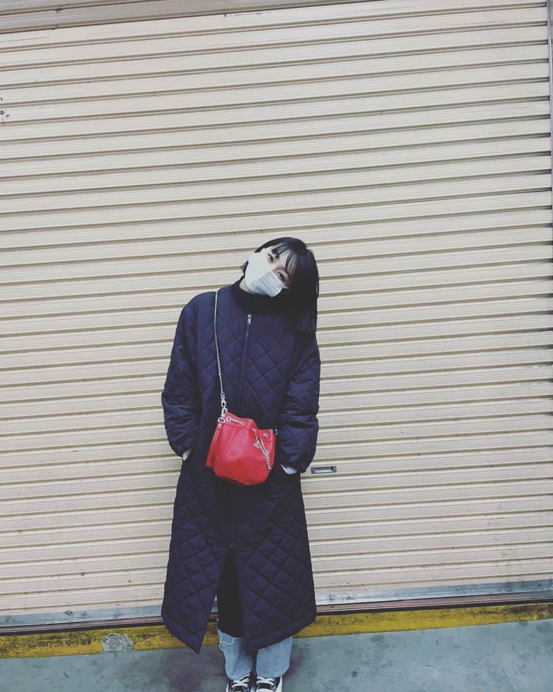 重留真波さんのインスタグラム写真 - (重留真波Instagram)「・ 久しぶりの写真！ クリスマスが近くなると 赤い鞄を持ちたくなる私…笑 私は元気ですー！ 26歳も楽しく過ごしてます！！  photo by @takemi_fujii    #viviennewestwood #マスクは絶対」12月22日 23時14分 - shigetome.manami.official