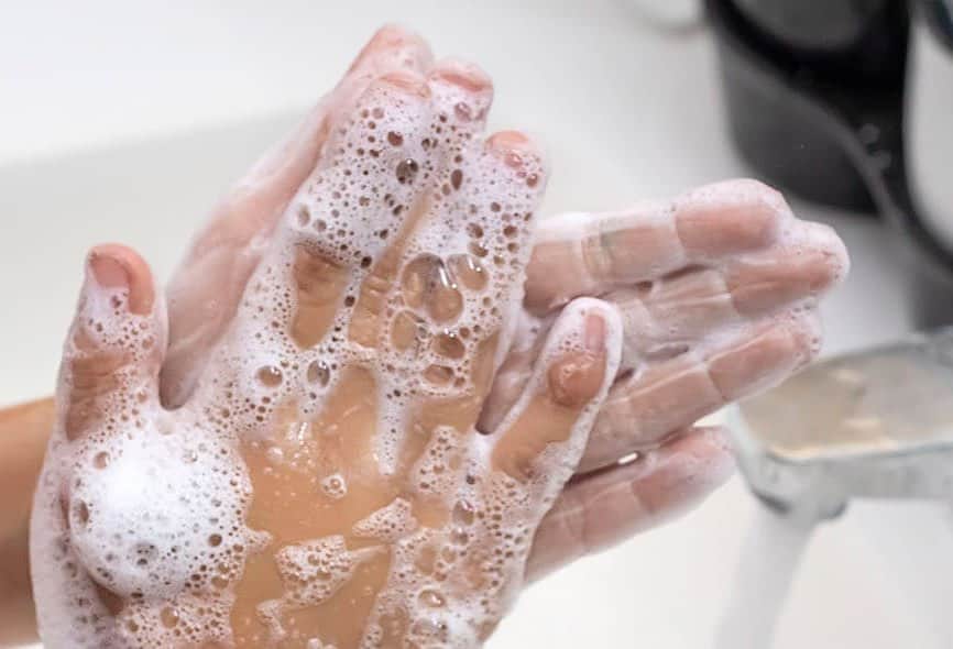 のインスタグラム：「Protective masks, maintaining distance, regularly washing our hands – these protective measures have been an integral part of our everyday lives for over half a year now. Our skin is our first line of defense against the dreaded coronavirus – and it now needs to be particularly resistant during this transitional period, which makes taking care of it more important than ever.」