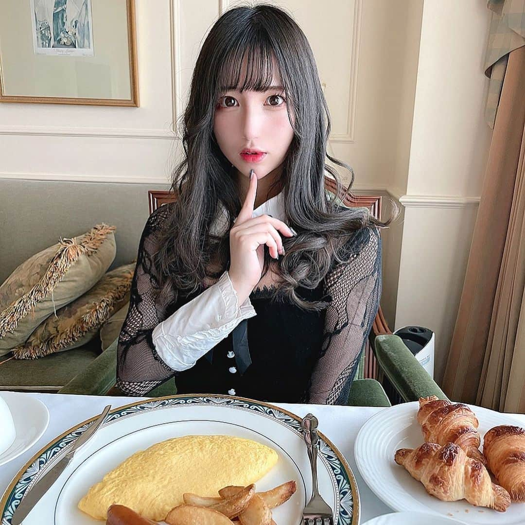 稗田智優さんのインスタグラム写真 - (稗田智優Instagram)「* ． Morning room service☼ ． *」12月22日 23時21分 - _chiyuu_