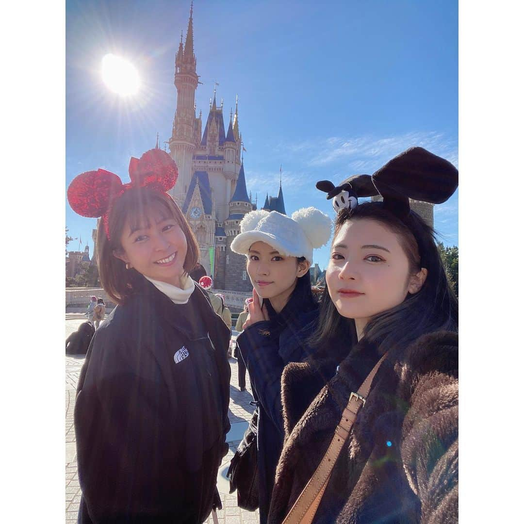 小林玲さんのインスタグラム写真 - (小林玲Instagram)「.﻿ ﻿ ﻿ この間ディズニーランドへ🐭✨﻿ ﻿ 新アトラクション﻿ 両方当たってハッピー！﻿ 楽しかった〜☺︎♪﻿ ﻿ ﻿ #disney  #disneyland ﻿ #ディズニーランド　#👭」12月22日 23時22分 - rei.kobayashi