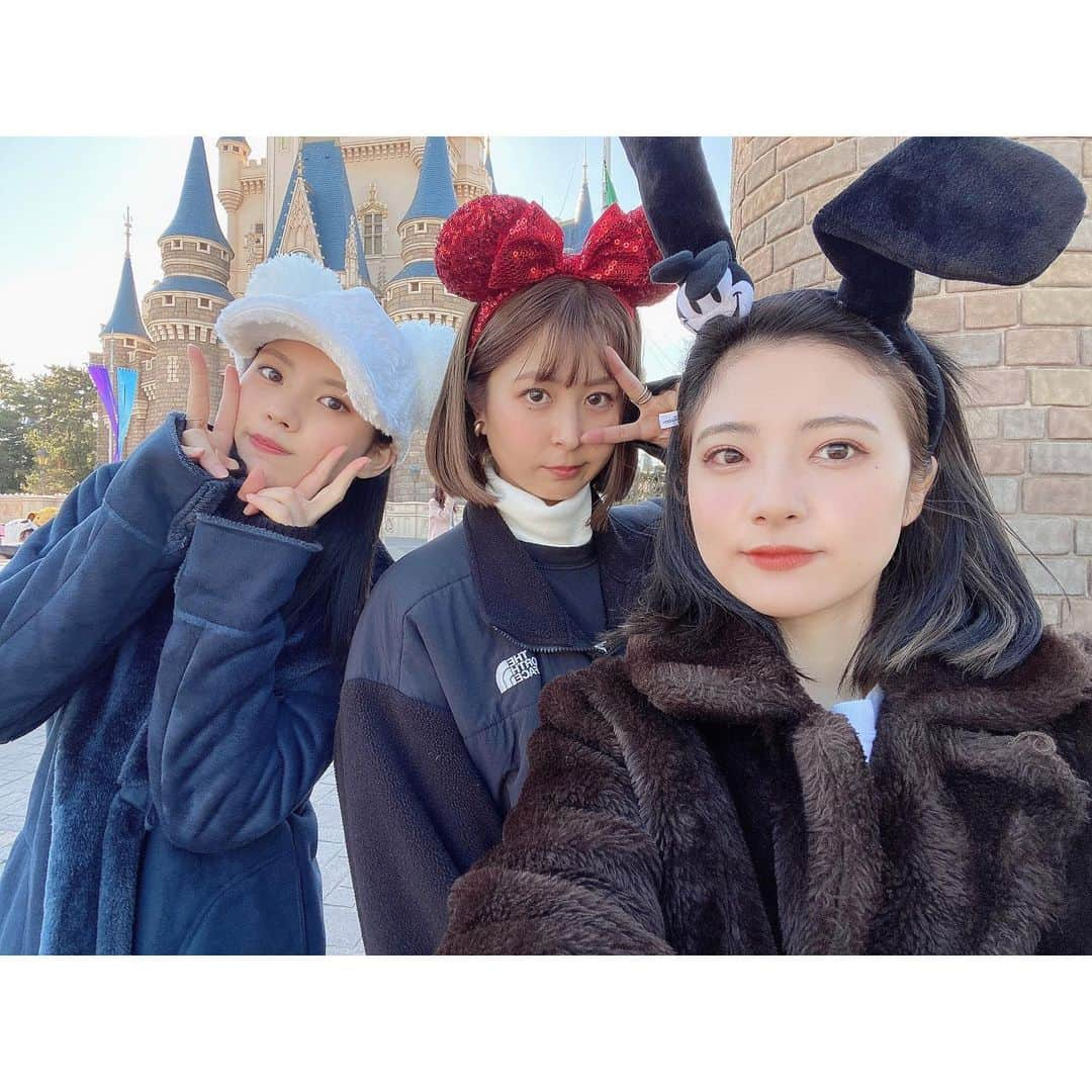 小林玲さんのインスタグラム写真 - (小林玲Instagram)「.﻿ ﻿ ﻿ この間ディズニーランドへ🐭✨﻿ ﻿ 新アトラクション﻿ 両方当たってハッピー！﻿ 楽しかった〜☺︎♪﻿ ﻿ ﻿ #disney  #disneyland ﻿ #ディズニーランド　#👭」12月22日 23時22分 - rei.kobayashi