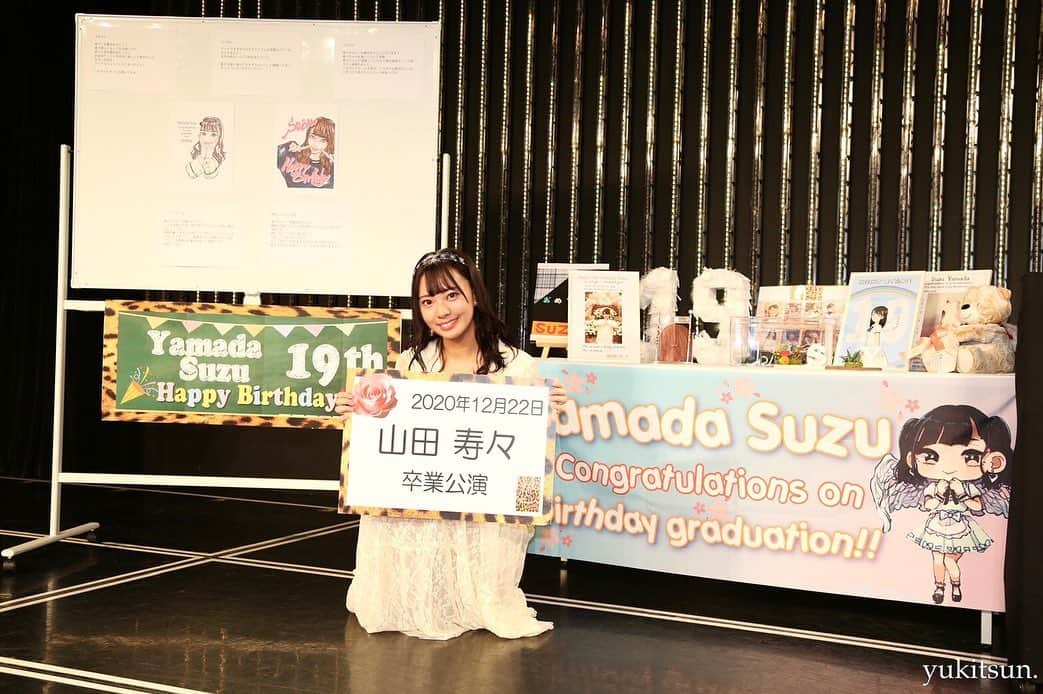 山田寿々のインスタグラム：「NMB48卒業しました！﻿ ﻿ 最後に5期生みんな駆け付けてくれました😆❤︎﻿ 本当に本当にありがとう！﻿ ﻿ みんなと最後に歌えてよかったです☺️﻿ ﻿ 5期生大好き！！﻿ ﻿」