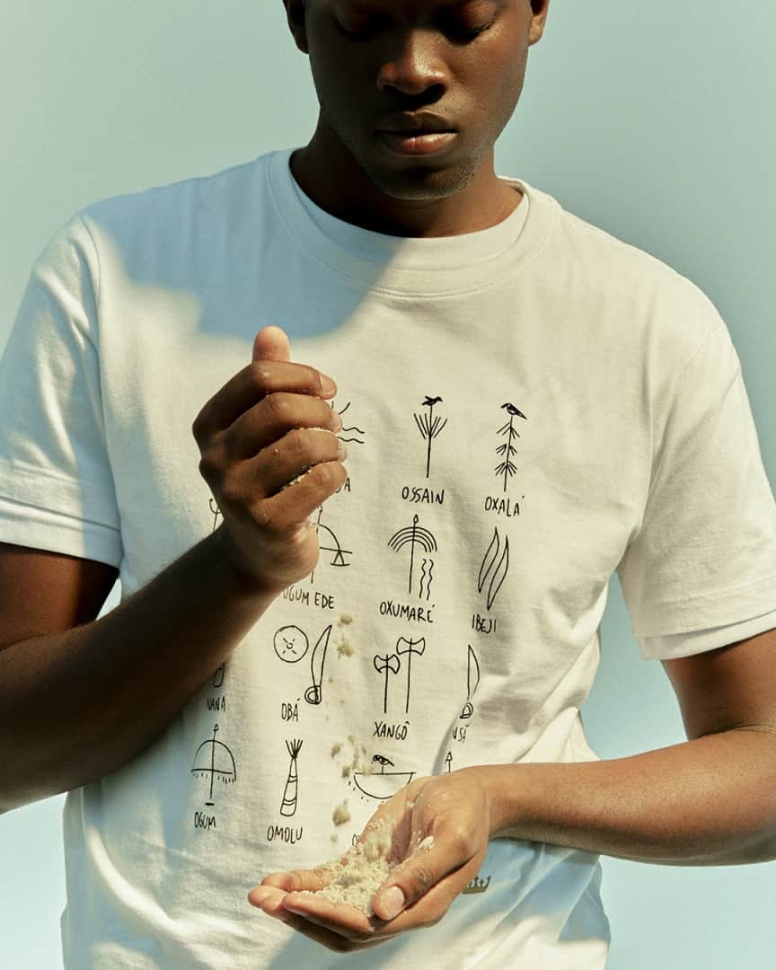 オスクレンさんのインスタグラム写真 - (オスクレンInstagram)「T-shirt Orixás l Ewá. Yemanjá. Ossain. Oxalá. Exú. Logum Ede. Oxumaré. Ibeji. Nanã. Obá. Xangô. Yansã. Ogum. Omolu. Oxum. Oxóssi.⠀ ⠀ Disponível nas lojas físicas.⠀  ⠀ #osklentshirts⠀ #orixas⠀」12月22日 23時26分 - osklen