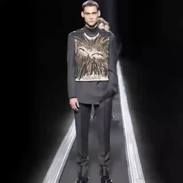 キム・ジョーンズのインスタグラム：「One month to @dior men’s show - show 3 with @raymond_pettibon_」