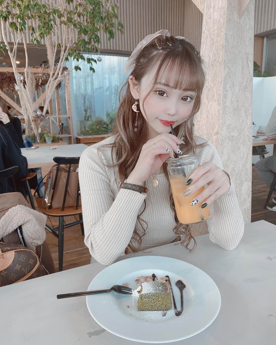 くまみゆさんのインスタグラム写真 - (くまみゆInstagram)「. . いつもと違ってガーリー❤ 悪くない☺️☺️ . . #darich #コーデは#カフェ」12月22日 23時35分 - kumamiyu.24