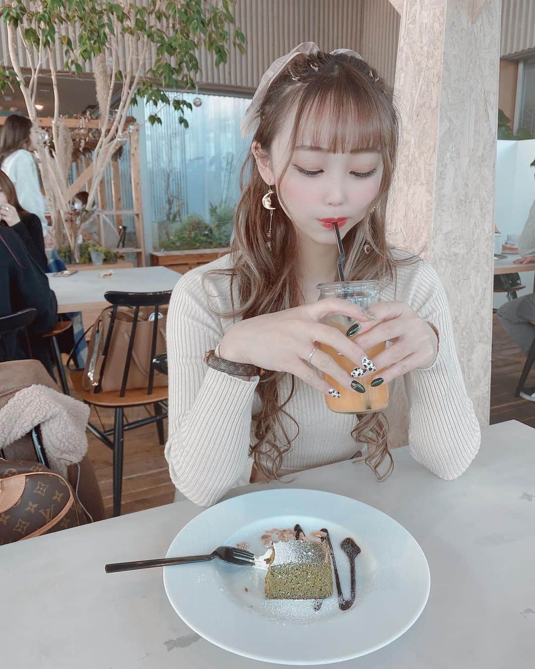くまみゆさんのインスタグラム写真 - (くまみゆInstagram)「. . いつもと違ってガーリー❤ 悪くない☺️☺️ . . #darich #コーデは#カフェ」12月22日 23時35分 - kumamiyu.24