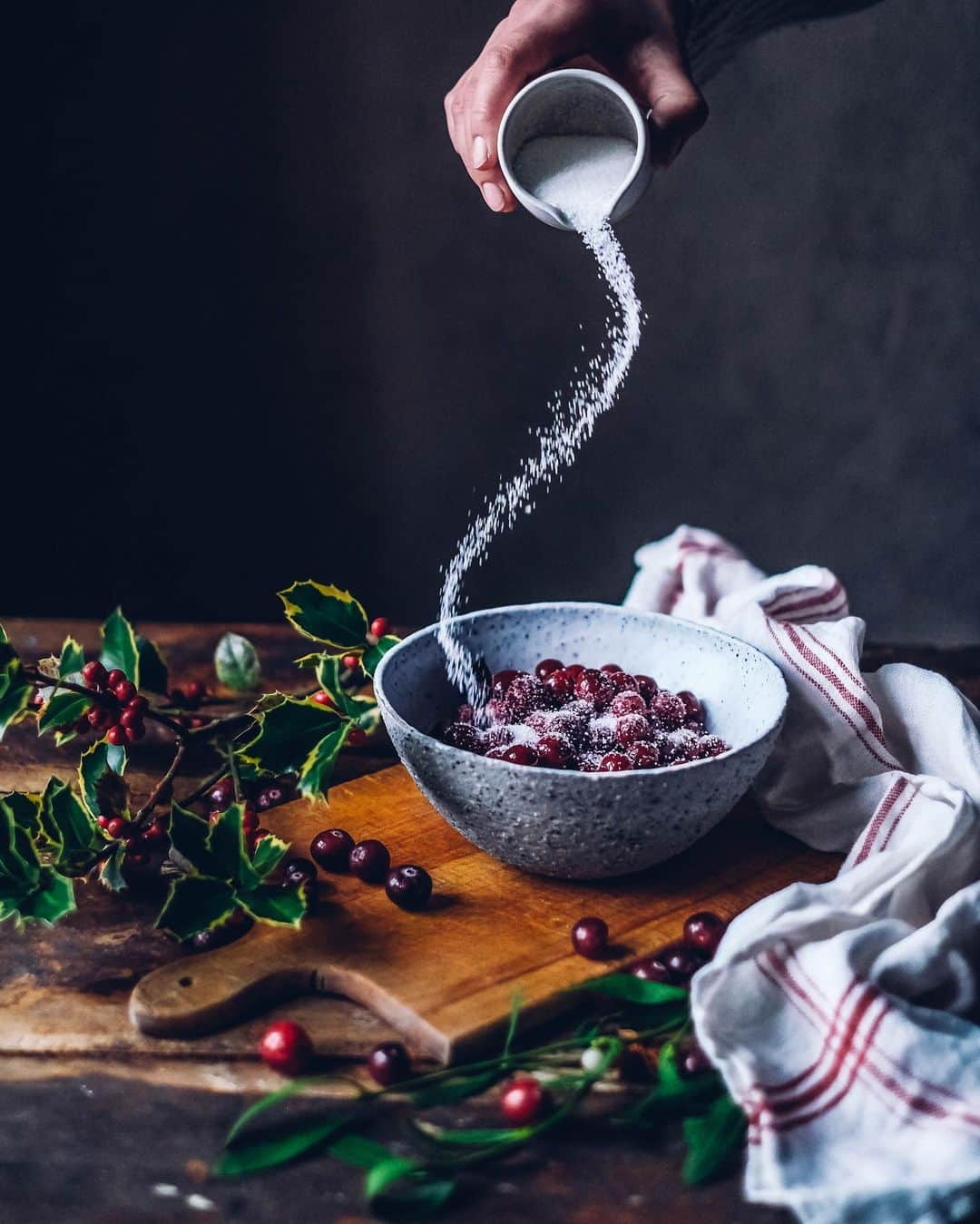 Our Food Storiesさんのインスタグラム写真 - (Our Food StoriesInstagram)「Gluten-free Swiss roll with sugared cranberries 🥰 What is your favorite Christmas treat? #ourfoodstories  ____ #sugaredcranberries #christmasmood #christmasdecor #christmasrecipe #fellowmag #swissroll #biskuitrolle #glutenfreecake #glutenfri #glutenfrei #glutenfreerecipes #foodstylist #foodphotographer #germanfoodblogger」12月22日 23時35分 - _foodstories_