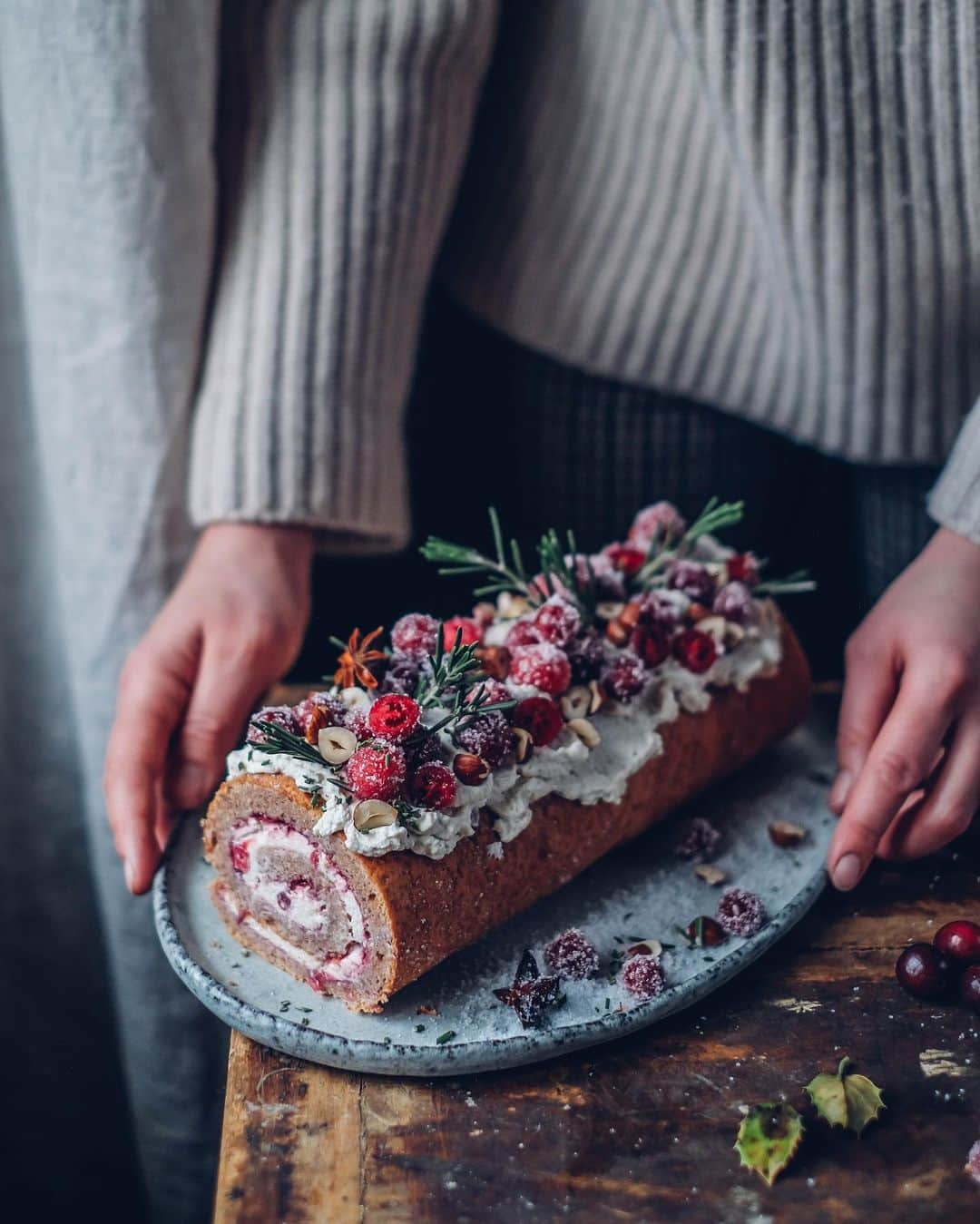 Our Food Storiesさんのインスタグラム写真 - (Our Food StoriesInstagram)「Gluten-free Swiss roll with sugared cranberries 🥰 What is your favorite Christmas treat? #ourfoodstories  ____ #sugaredcranberries #christmasmood #christmasdecor #christmasrecipe #fellowmag #swissroll #biskuitrolle #glutenfreecake #glutenfri #glutenfrei #glutenfreerecipes #foodstylist #foodphotographer #germanfoodblogger」12月22日 23時35分 - _foodstories_