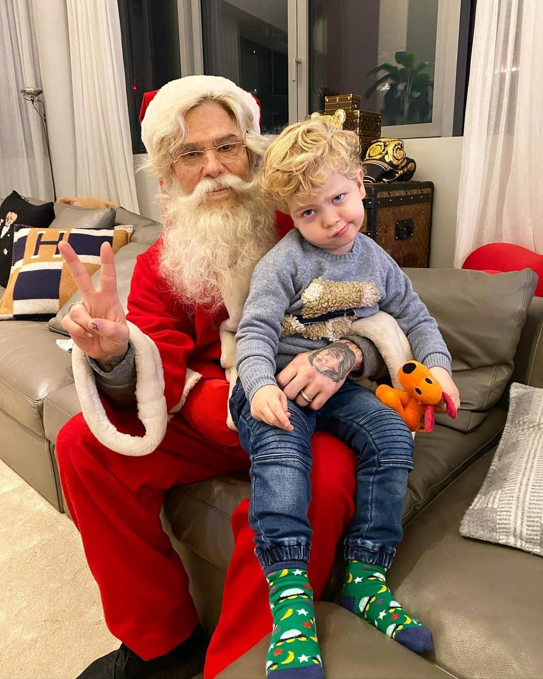 キアラ・フェラーニさんのインスタグラム写真 - (キアラ・フェラーニInstagram)「This Santa is wild 😂」12月22日 23時36分 - chiaraferragni