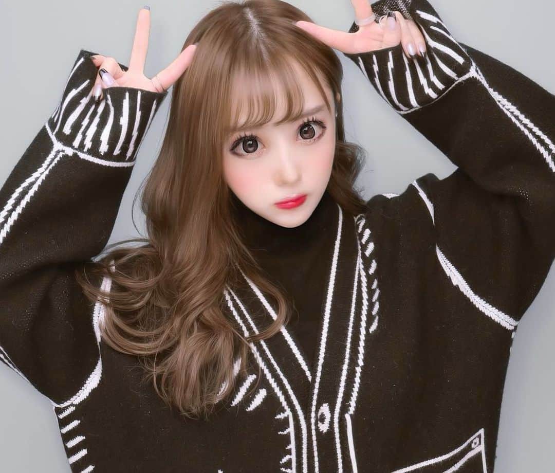 おもてちゃんさんのインスタグラム写真 - (おもてちゃんInstagram)「. オンラインクリスマスチェキ会の特典、一人で何時間もプリ機無限ループしていて女子高生達にやべぇ奴だと思われた」12月22日 23時49分 - omotemaru