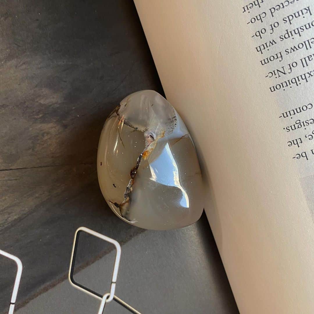 水野里砂のインスタグラム：「stone🥚 石のpowerって凄い。  #stone」