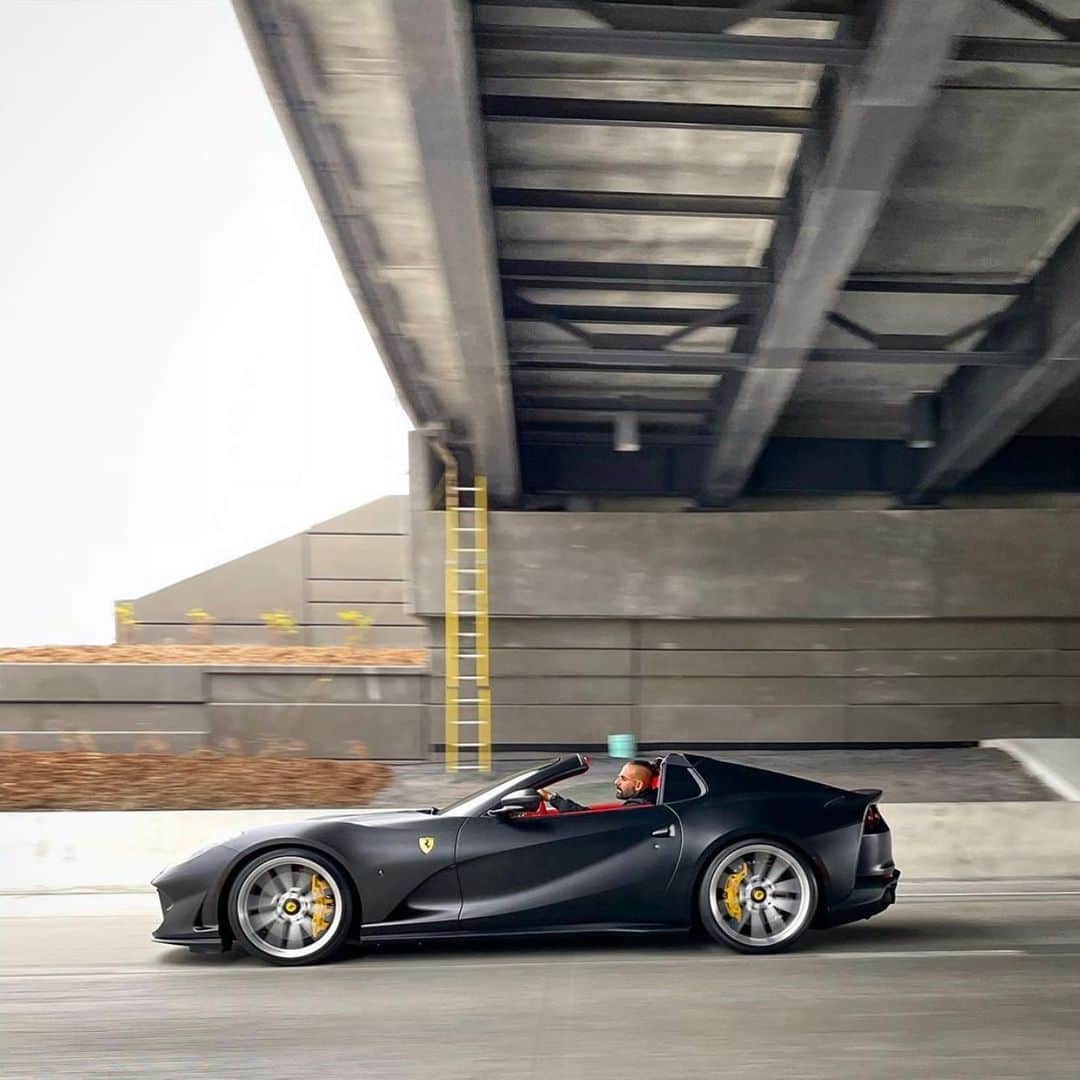 CarsWithoutLimitsさんのインスタグラム写真 - (CarsWithoutLimitsInstagram)「Seasons Greetings from @toyzautoart ✨  Photo @heisenberg.mov   #carswithoutlimits #ferrari」12月22日 23時51分 - carswithoutlimits