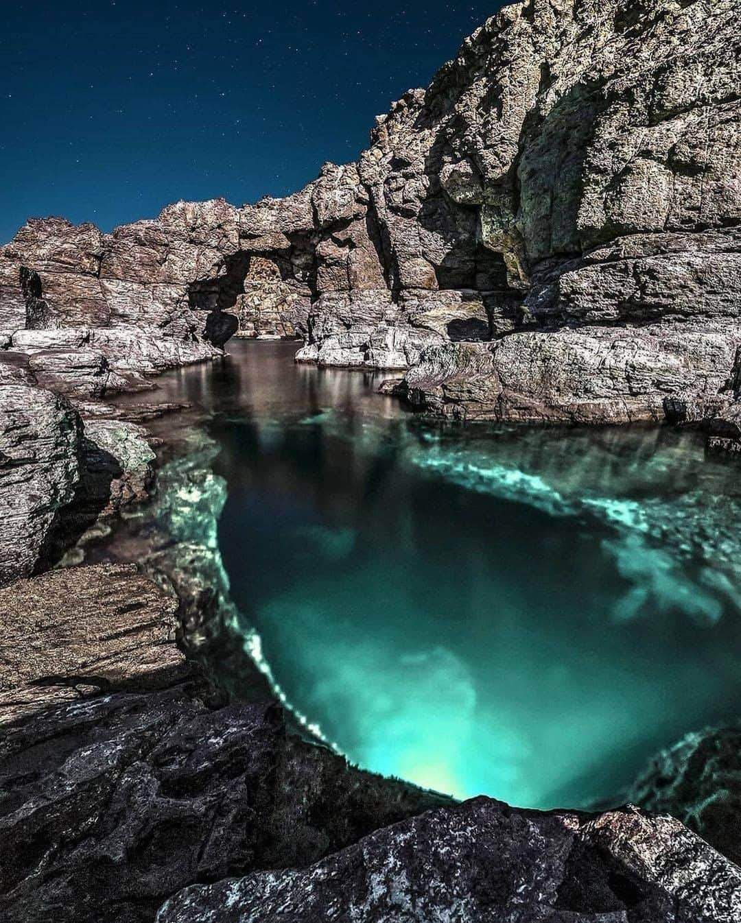 Discover Earthさんのインスタグラム写真 - (Discover EarthInstagram)「Have you ever swum in such crystal-clear water? Sardinia is a large Italian island in the Mediterranean Sea with almost 2,000 km of coastline. It has sandy beaches and a mountainous interior crossed by hiking trails.   #discoversardinia🇮🇹 with @marklions  . . . .  #sardinia  #sardegna  #igersardegna  #lanuovasardegna  #sardegnaofficial  #instasardegna  #volgosardegna  #sardiniaexperience  #loves_sardegna  #focusardegna  #sardinien  #sardegna_super_pics  #vivosardegna  #ig_sardinia  #sardegnagram  #sardegna_reporter  #cerdeña  #unionesarda  #sardiniamylove  #cagliari  #sardaigne  #igerscagliari  #loves_united_sardegna  #sardegnageographic  #thehub_sardegna  #bestsardegnapics  #Сардиния  #olbia  #sardiniaphotos」12月23日 0時00分 - discoverearth