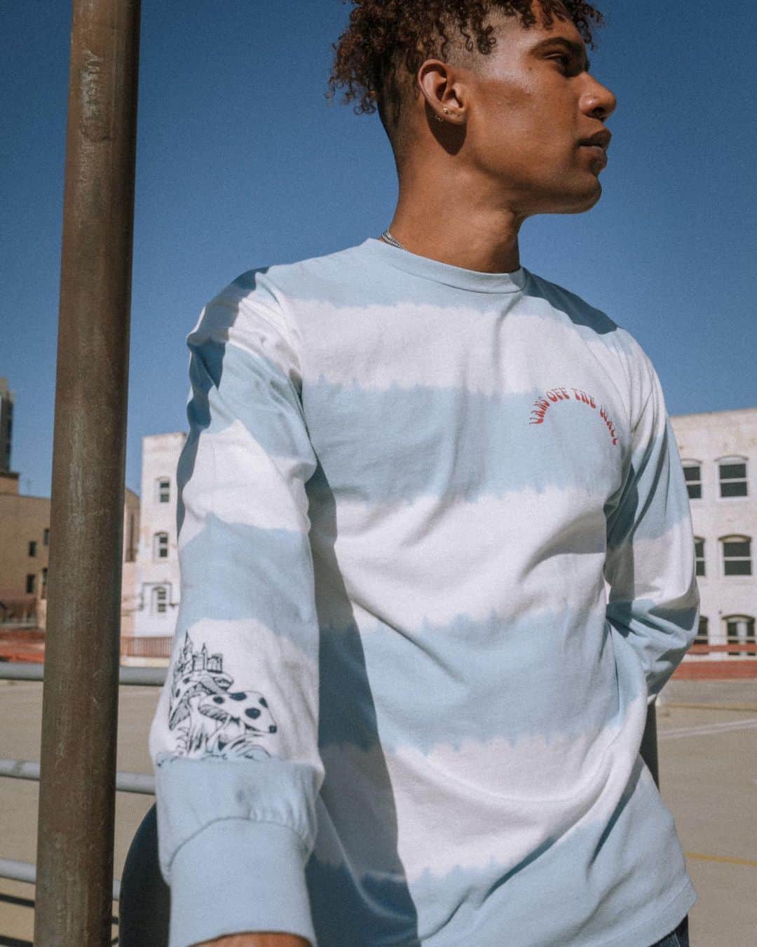 vansさんのインスタグラム写真 - (vansInstagram)「Scope out fresh arrivals like the In The Clouds Long Sleeve and more at vans.com/mens ☁️」12月23日 0時00分 - vans