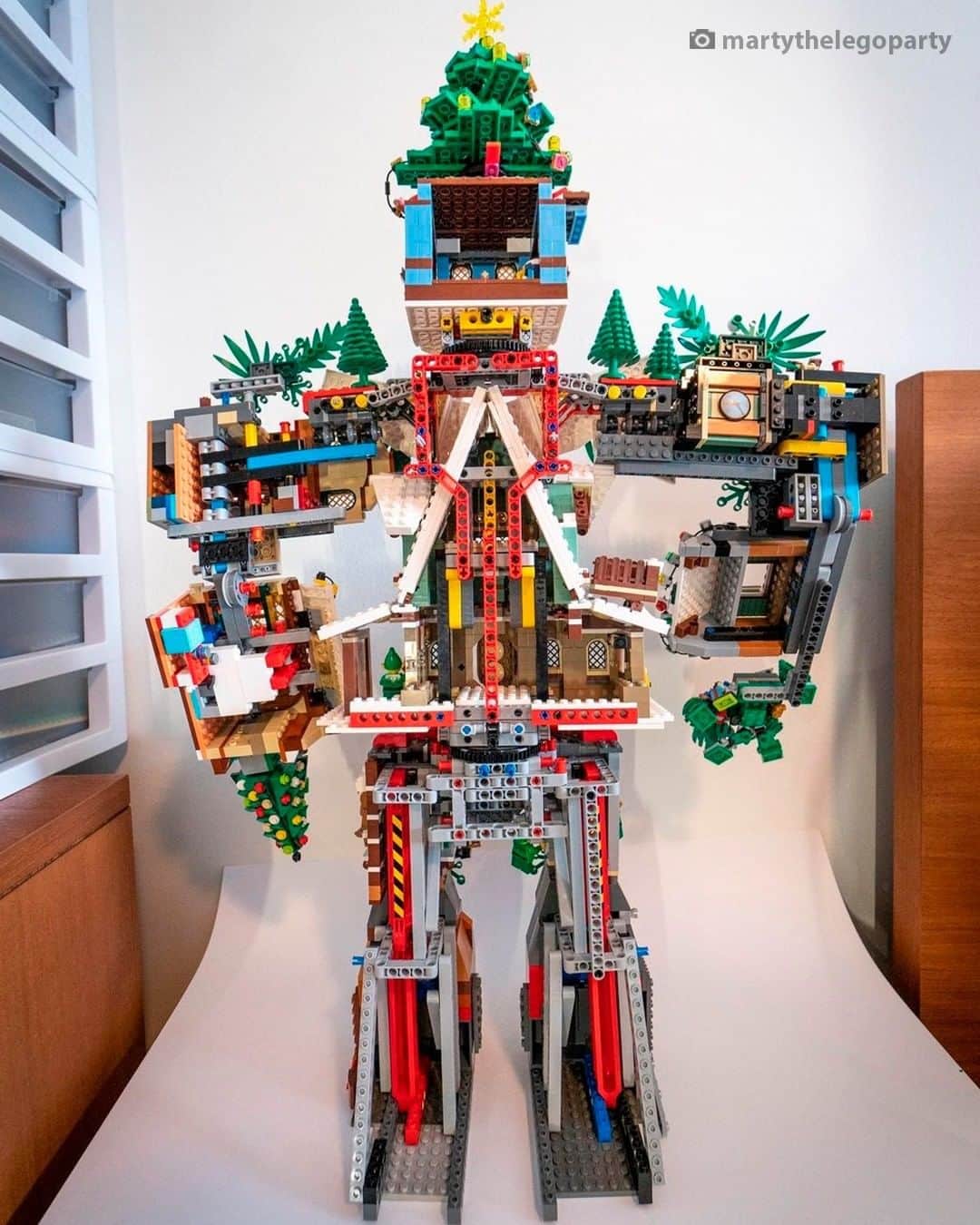 LEGOさんのインスタグラム写真 - (LEGOInstagram)「Well here’s something we haven’t seen before, a Winter Village Mech! 🎄🎅  This incredibly creative build includes the Elf Club House, Gingerbread House, Winter Village Cottage, Santa’s Workshop, and the Winter Village Station.  📸 by @martythelegoparty   #LEGO #AFOL #MOC」12月23日 0時00分 - lego