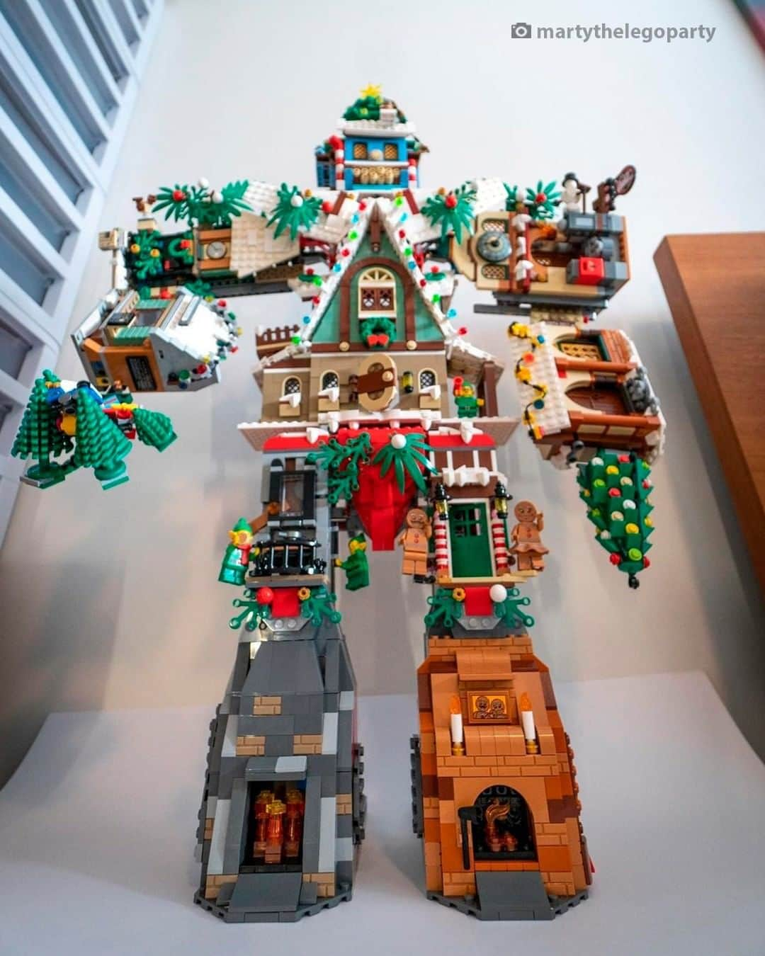 LEGOさんのインスタグラム写真 - (LEGOInstagram)「Well here’s something we haven’t seen before, a Winter Village Mech! 🎄🎅  This incredibly creative build includes the Elf Club House, Gingerbread House, Winter Village Cottage, Santa’s Workshop, and the Winter Village Station.  📸 by @martythelegoparty   #LEGO #AFOL #MOC」12月23日 0時00分 - lego