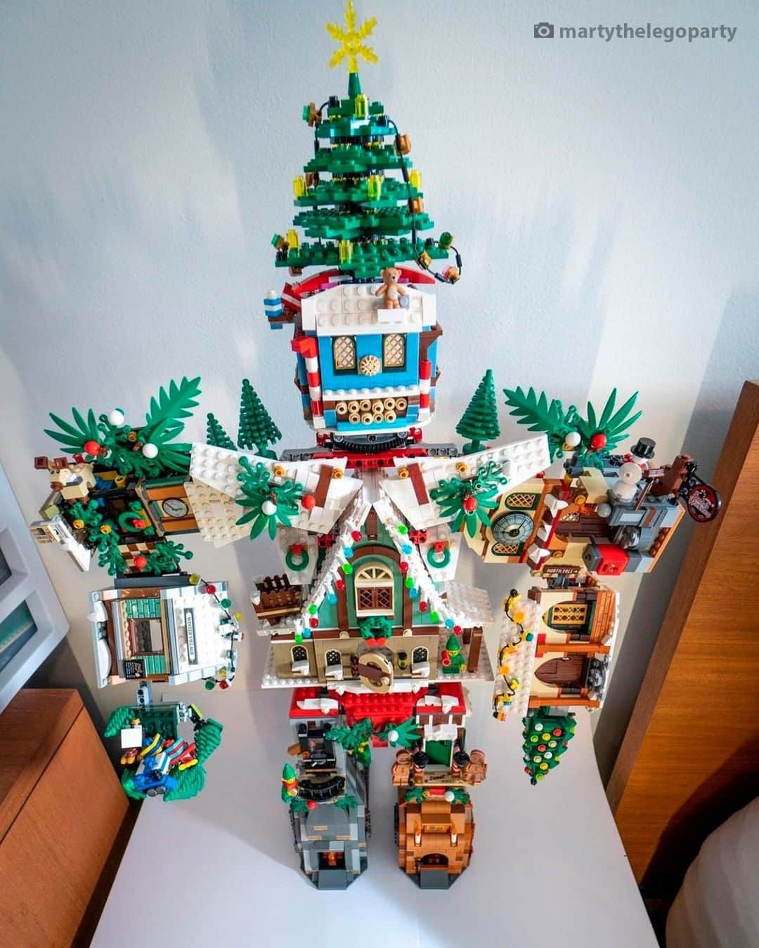 LEGOさんのインスタグラム写真 - (LEGOInstagram)「Well here’s something we haven’t seen before, a Winter Village Mech! 🎄🎅  This incredibly creative build includes the Elf Club House, Gingerbread House, Winter Village Cottage, Santa’s Workshop, and the Winter Village Station.  📸 by @martythelegoparty   #LEGO #AFOL #MOC」12月23日 0時00分 - lego