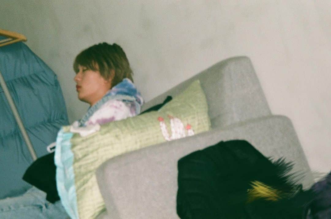 M!LKオフィシャルInstagramのインスタグラム：「HAPPY BIRTHDAY柔さま🎂🙌  19歳とは思えないアンニュイな美の世界観に、メンバーもスタッフもいつも魅力されっぱなしです✨✨  これからも美しく、素敵な大人になってください🎩💍  お誕生日おめでとう🎊  #オレ様柔様ラストの柔代 #MILK」