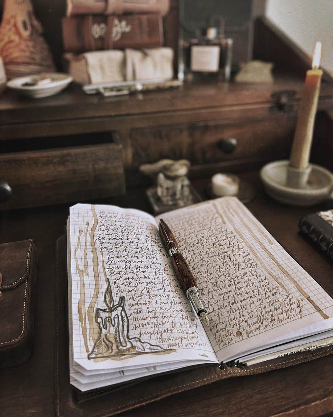 Catharine Mi-Sookさんのインスタグラム写真 - (Catharine Mi-SookInstagram)「More light etching into our days with the arrival of yesterday’s solstice. A theme I’ll walk with into the dawn of a new epoch, a theme I’ll embrace full hearted today. So many juggles and layers and loads weighted on countless shoulders and hands. I hope that in between the crevice of moments there would be the warmth of sunshine for sweet sustenance of the soul. And I hope for brighter chapters ahead with many blooms and sights to behold along the terrain for all. . . . . . Boot Brown Leather Vagabond Notebook & Three Penvelope Case @franklinchristoph. Baoshi Soyouz Fountain Pen in Amber @recifeparis. Ceramic #mypitchpine Candle Holder & Wolf Incense Burner @pitchpinepottery. Leather Journals w/ Handwoven spines @loombound. . . . . . #onmydesk #vagabondnotebook #franklinchristoph #journaling #recifeparis #recife #fountainpen #fountainpens #writinginstruments #travelersnotebook #darkacademia #darkacademiaaesthetic #deskgoals #booksandcandles #stillswithstories #hyggestyle #capturequiet #cozycorner #darkandlovely #darkandmoody #myquietbeauty #smallmomentsofcalm #documentyourdays #loveforanalogue」12月23日 0時13分 - catharinemisook