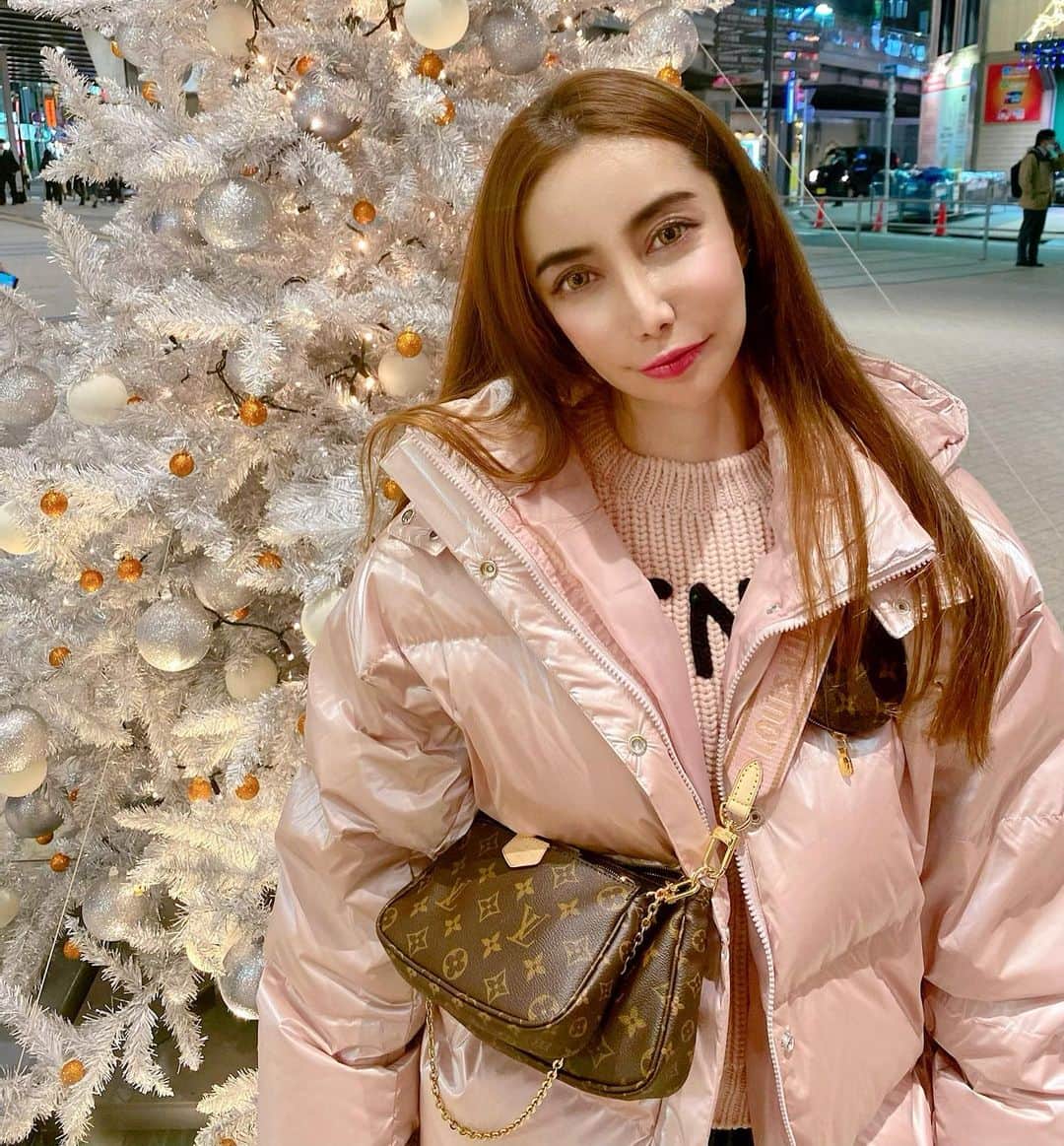 fashion dog loverさんのインスタグラム写真 - (fashion dog loverInstagram)「Christmas mood🎄🎁✨✨  #fashion#fashionstyle #fashiongram #fashionista #fashionable #fashionblogger #ooted#ootdfashion #outfitoftheday #outfit #outfitinspiration #christmas #christmastree #fendi#louisvuitton#ファッション#ファッションコーデ #コーデ #コーデ記録 #コーディネート #ルイヴィトン #フェンディ」12月23日 0時32分 - chihuahuanyan